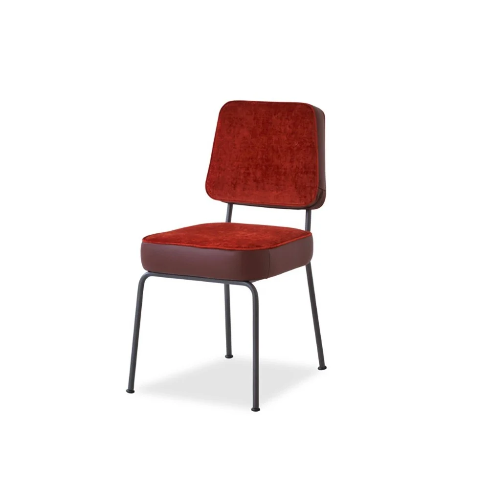 Airnova sedia Greta con struttura in metallo rivestimento in varie finiture