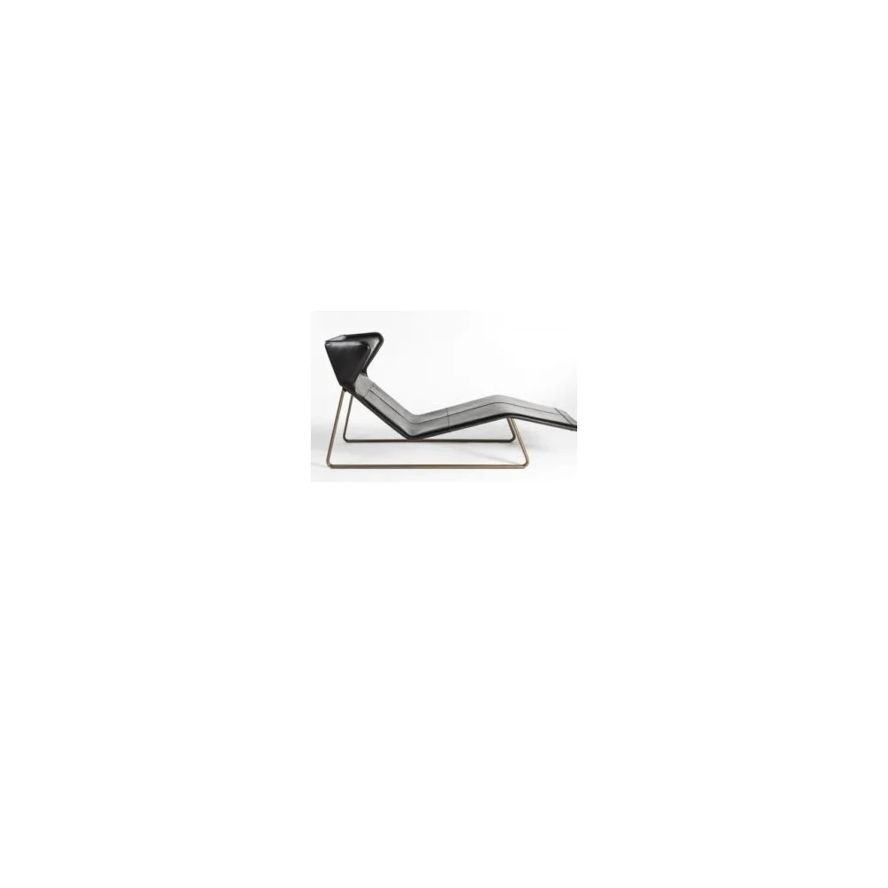 Chaise Longue Romea realizzata in Italia con struttura in metallo e rivestimento in cuoio