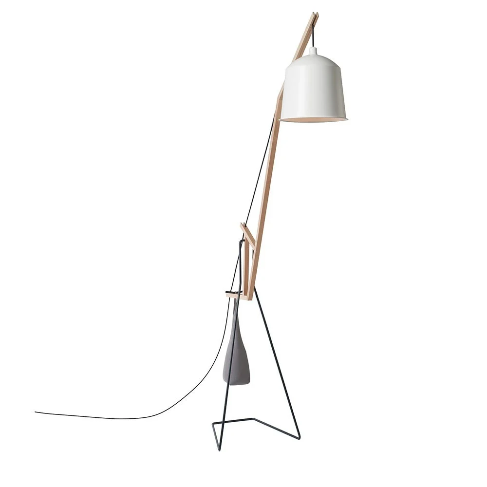 Covo A Floor Lamp lampada da terra con struttura in legno e acciaio