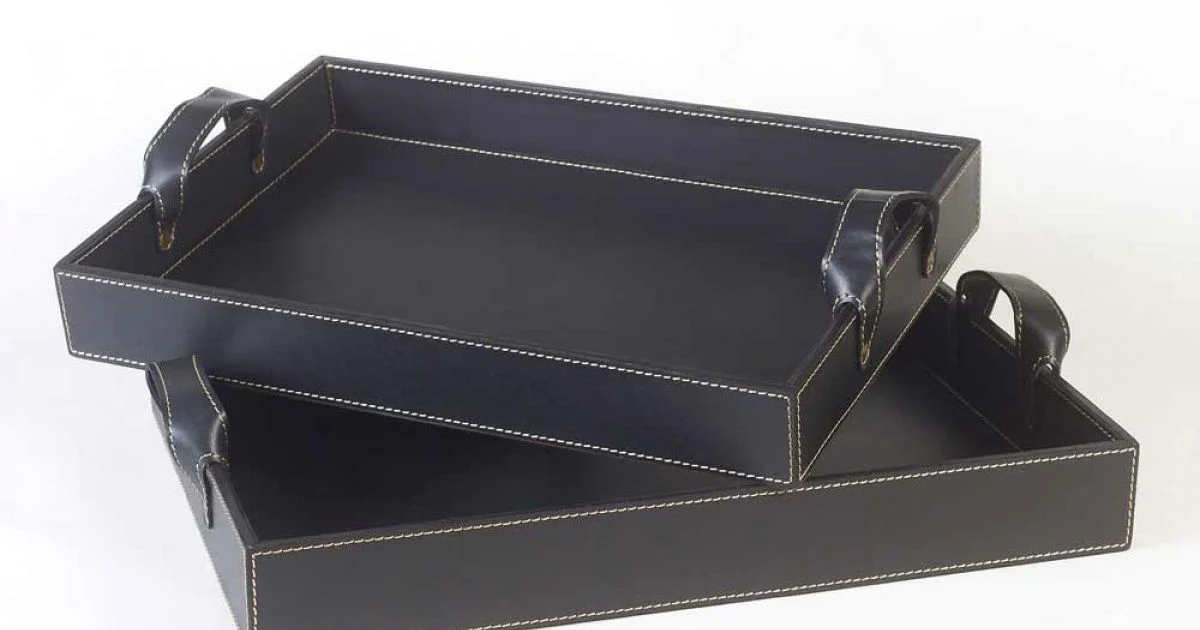 2 vassoi di design in cuoio nero 41x28x5cm e 45x32x6cm Anastasia
