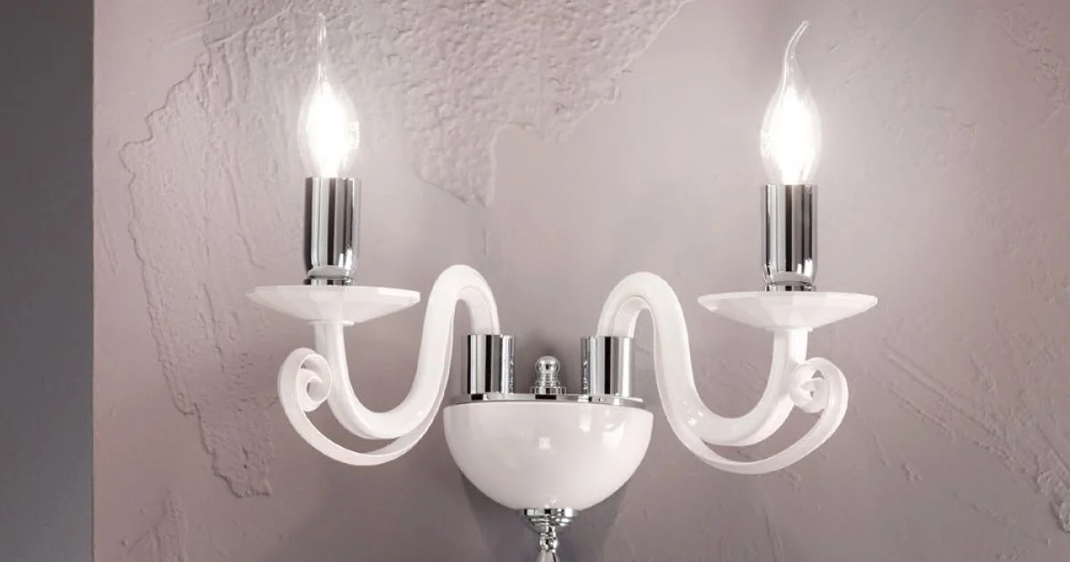 Applique Classica 2 Luci in Vetro Bianco Fatto a Mano in Italia - Malesia