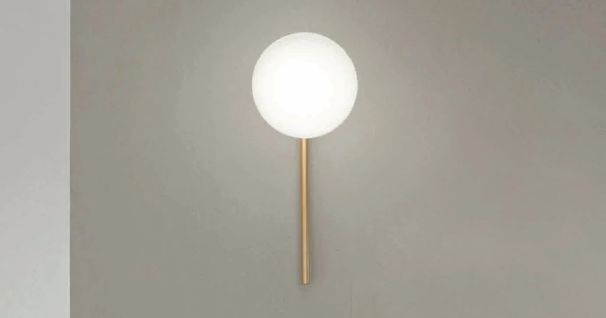 Applique con LED in Metallo Verniciato Color Oro e Vetro Soffiato - Ailanto