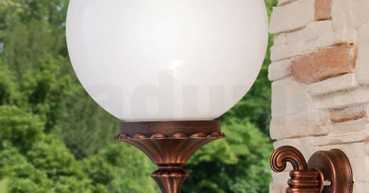 Applique da Esterno in Alluminio Pressofuso e Sfera in Acrilico - Trovanero