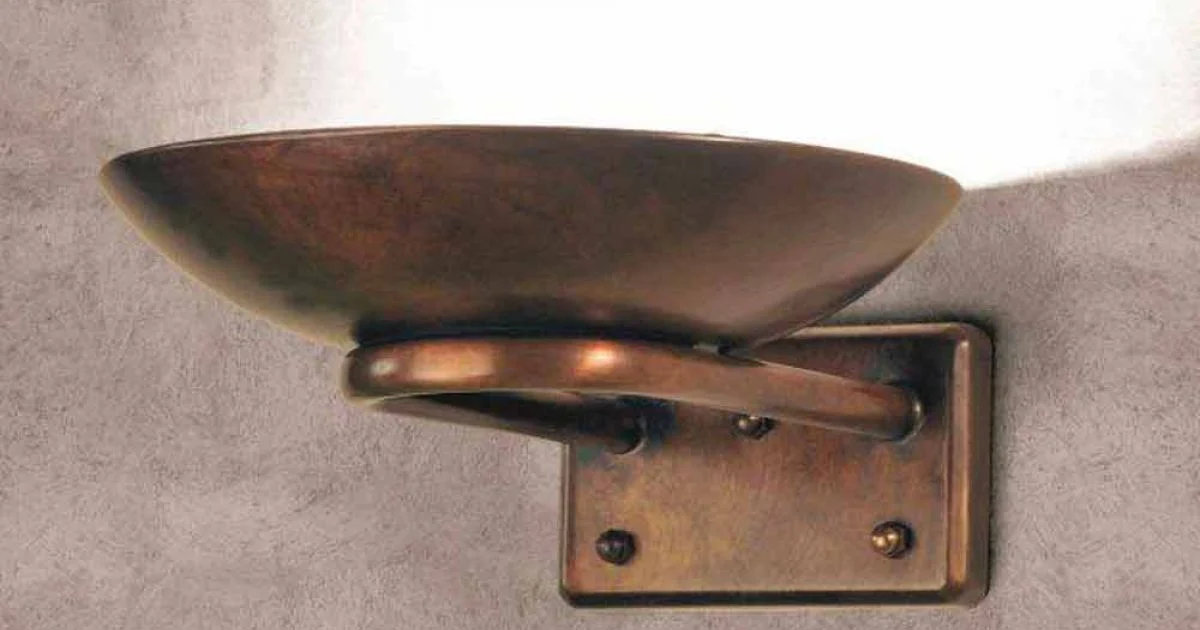 Applique in fusione di ottone anticato e vetro Allegro di Aldo Bernardi