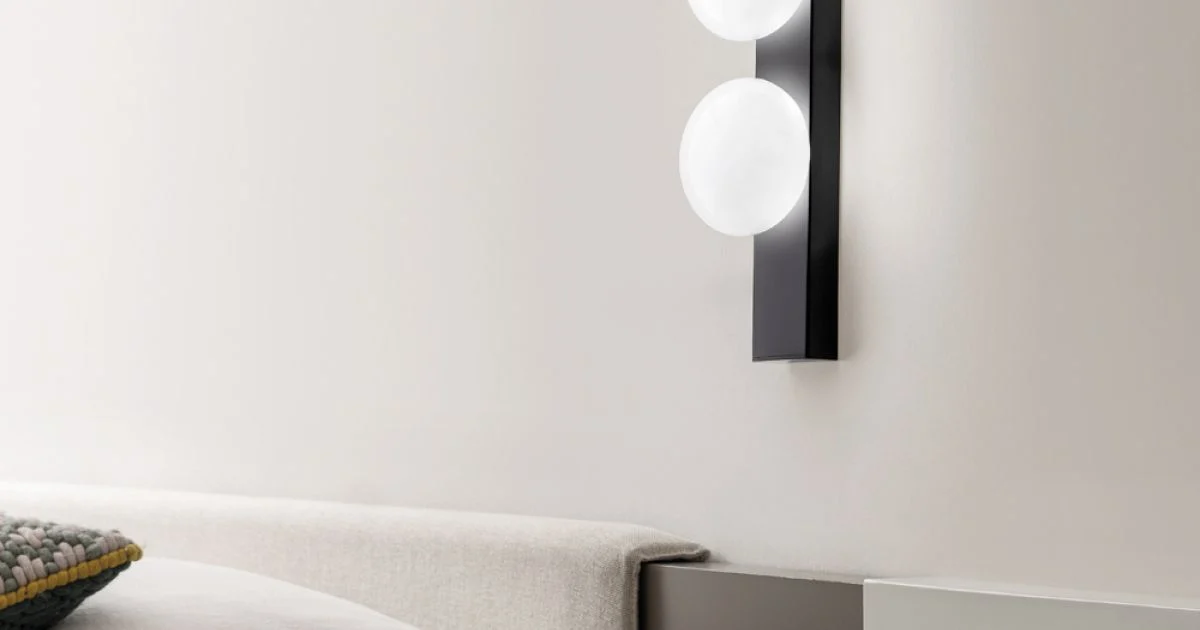 Applique o Plafoniera in Alluminio e Luce in Vetro Soffiato Bianco - Alma