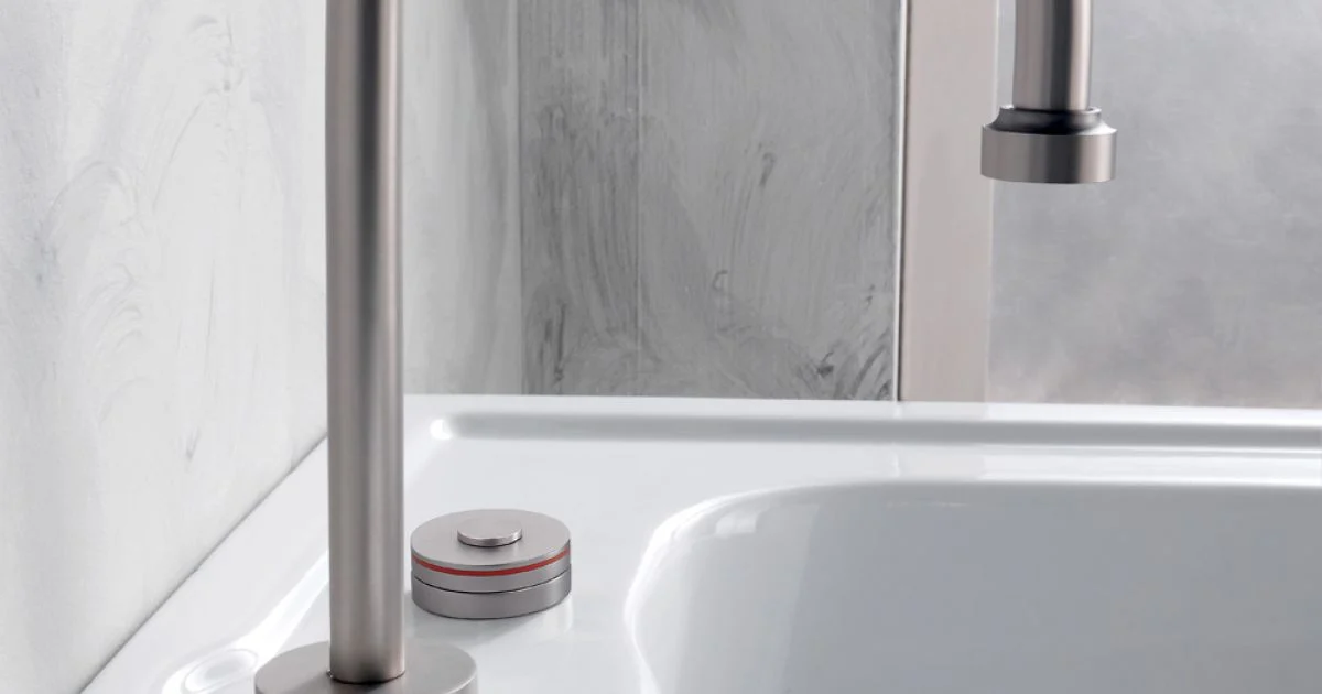 Batteria Lavabo Moderna 3 Fori con Linee Rosso e Blu Made in Italy - Quito