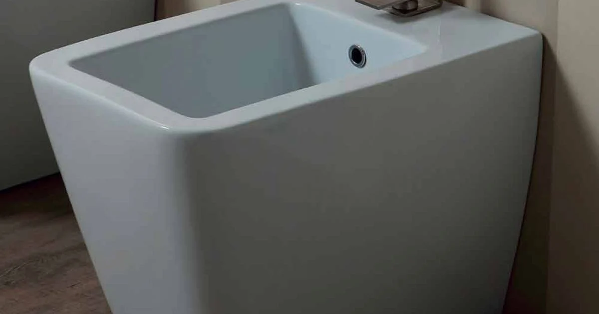 Bidet in ceramica bianco design moderno Sun 55x35 cm made in Italy
