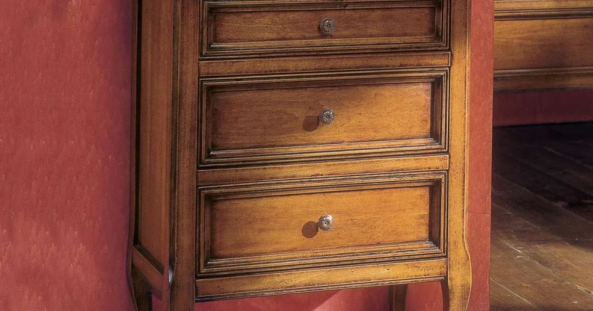 Comodino con 3 Cassetti in Legno Bassano Francia Realizzato in Italia - Hawwat