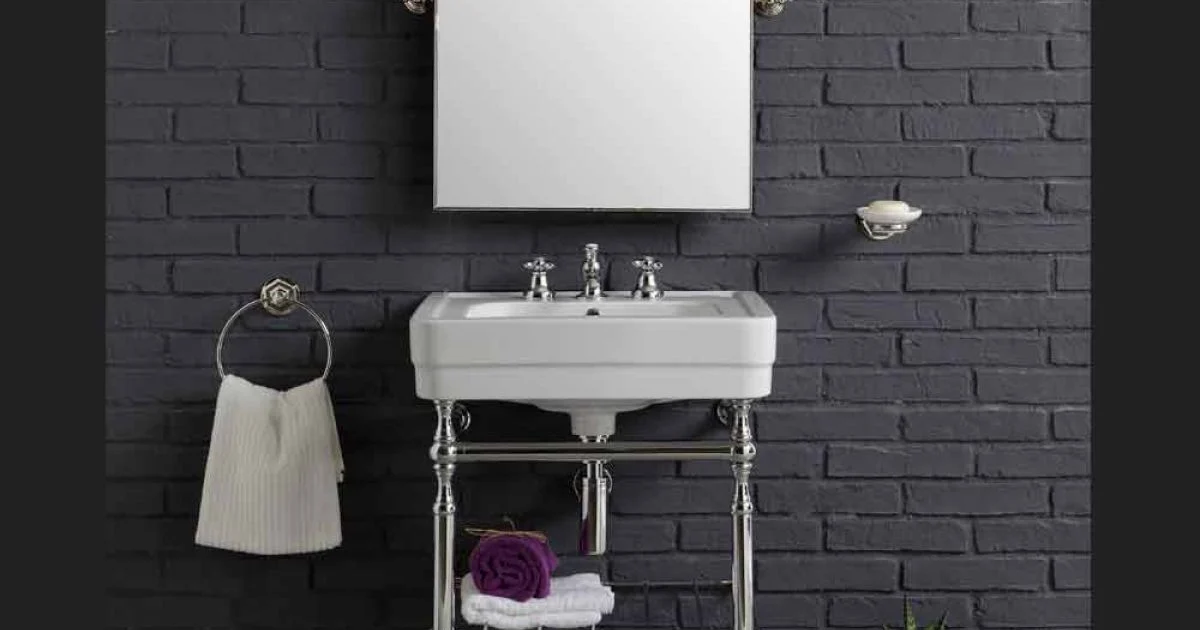 Composizione arredo bagno vintage con lavabo su struttura metallica Beauty
