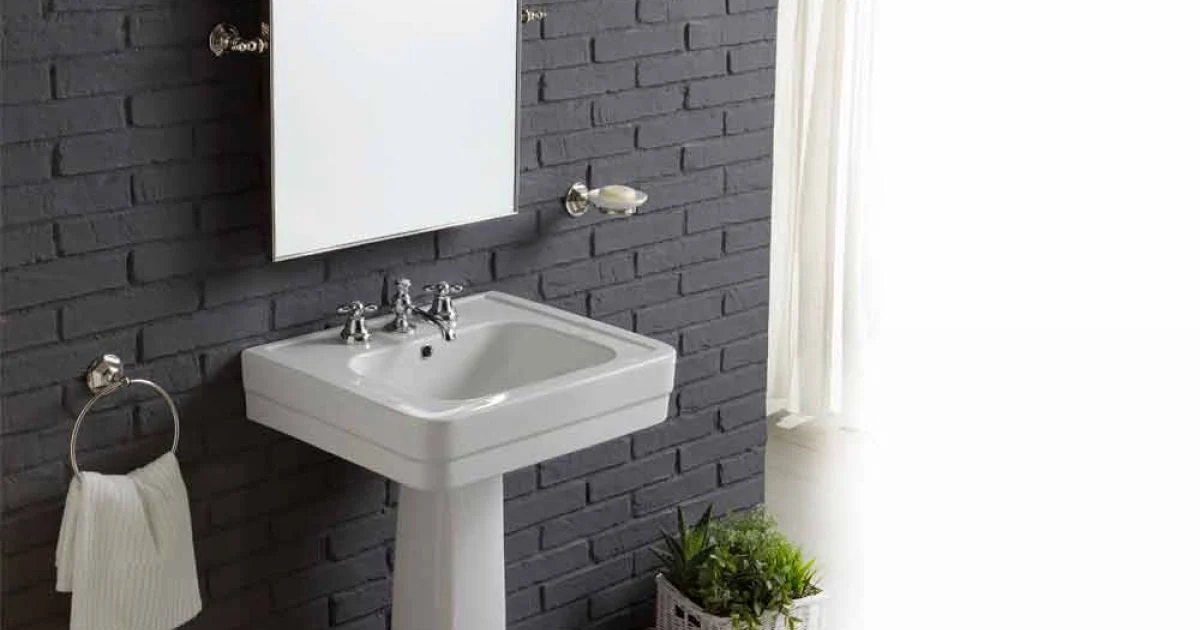 Composizione bagno lavabo su colonna in ceramica bianca vintage Ania