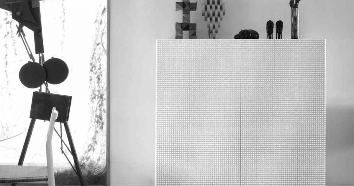 Credenza di design a 2 ante bianca, nera oppure oro modello Flora