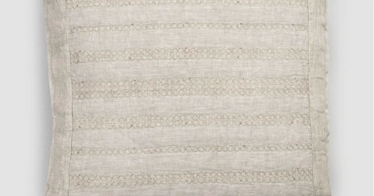 Federa Quadrata in Lino Gesso o Retrò Decoro con Ricamo Sfere e Cornice - Gomito