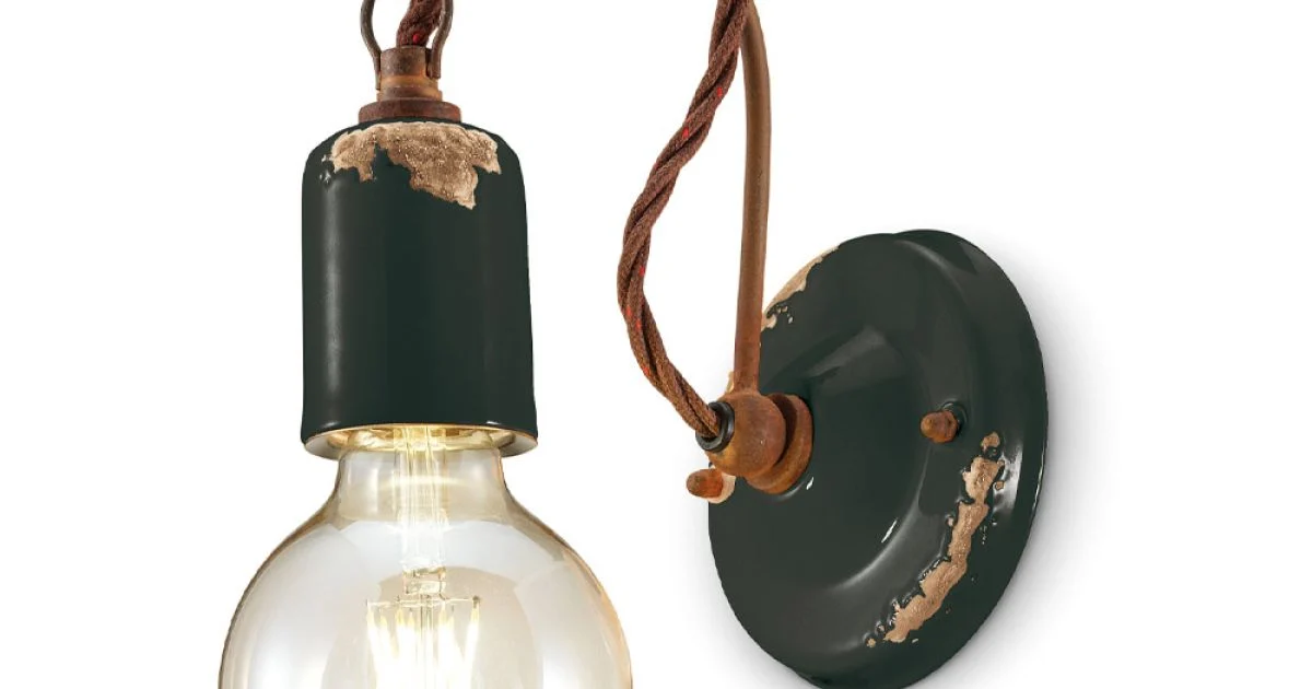Lampada a Parete Artigianale Industriale in Ferro e Ceramica - Vintage