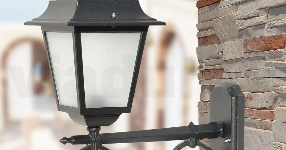 Lampada con Struttura in Alluminio Pressofuso e Vetro Made in Italy - Scintilla