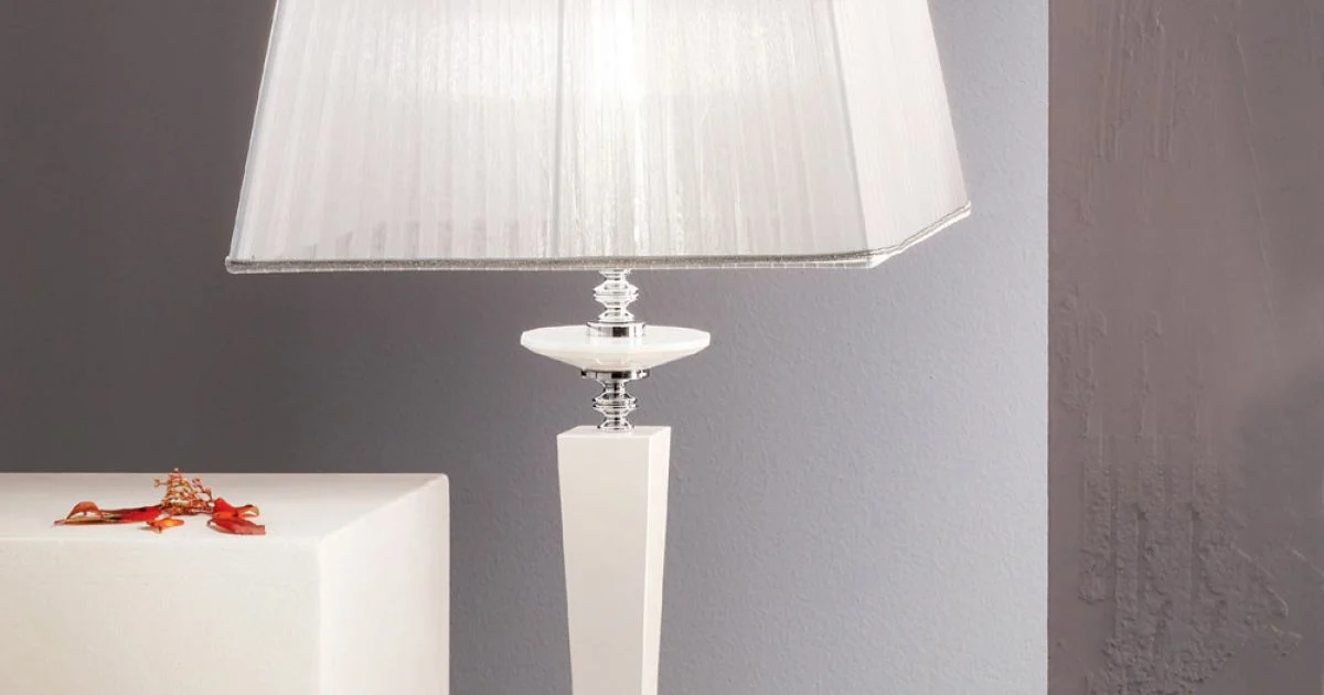 Lampada da Appoggio Classica in Vetro Lavorato a Mano Italiano - Malesia