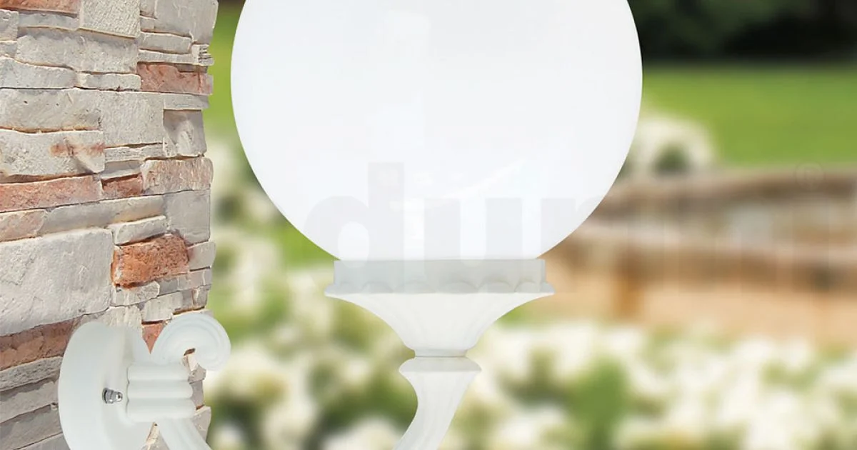 Lampada da Esterno in Alluminio Bianco con Sfera in Acrilico Opale - Trovabianco