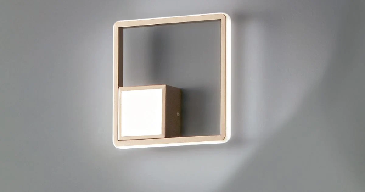 Lampada da Parete con LED in Metallo Verniciato Finitura Oro - Formale