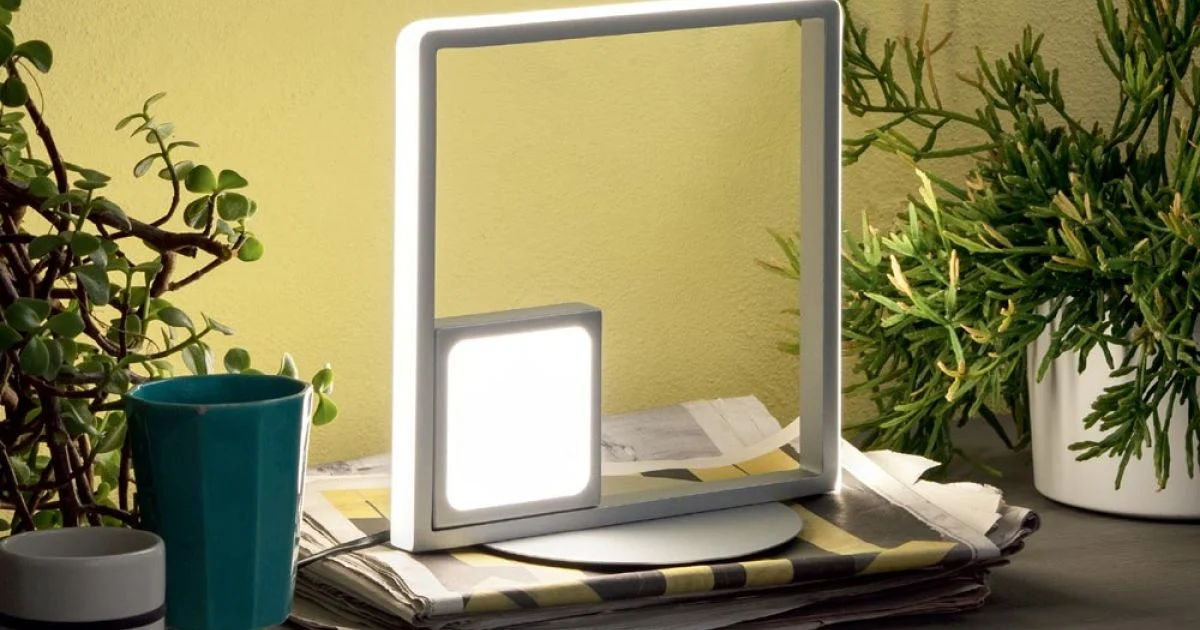 Lampada da Tavolo a LED in Metallo Verniciato Argento Moderna - Formale