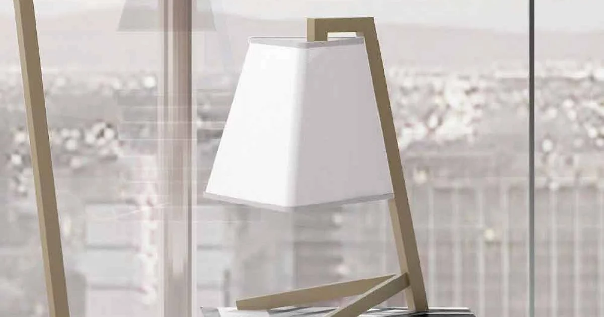 Lampada da Tavolo con Struttura in Metallo e Tessuto Made in Italy - Barton