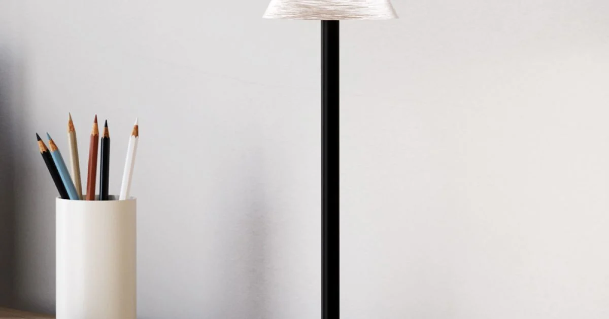 Lampada da Tavolo in Metallo di Diverse Finiture Made in Italy - Mira
