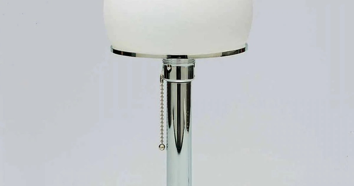 Lampada da Tavolo in Opalina con Struttura Cromata Made in Italy - Toronto