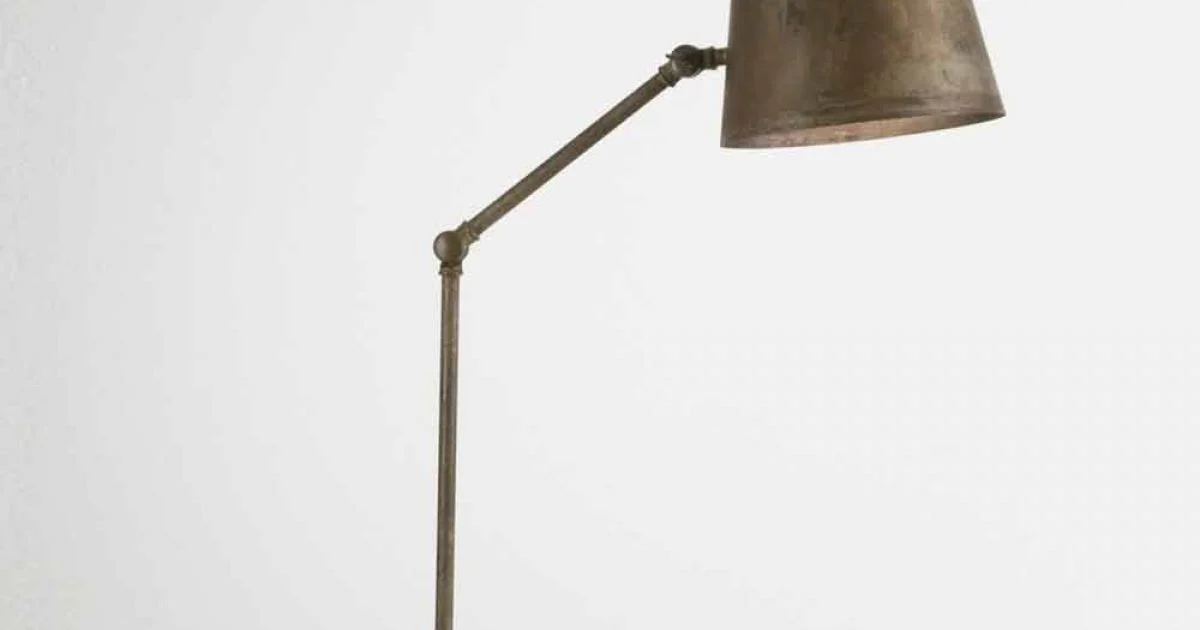 Lampada da tavolo industriale regolabile Reporter Il Fanale, made in Italy