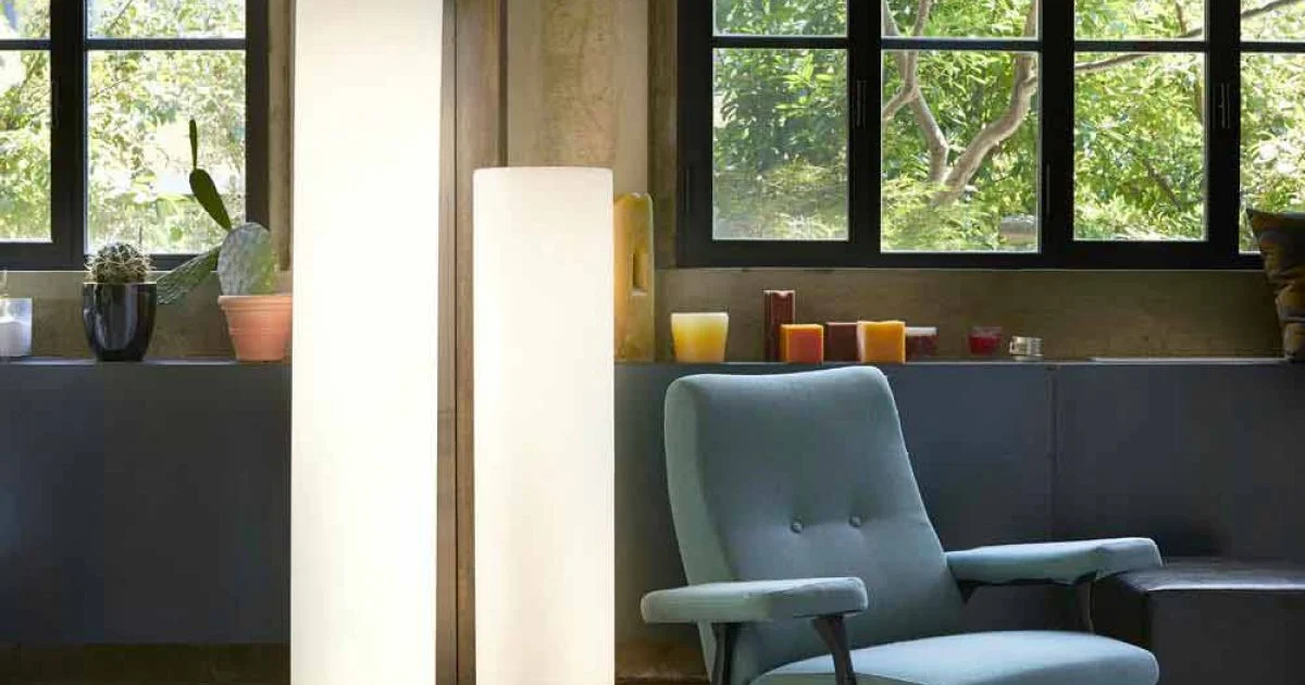 Lampada da terra cilindrica Slide Fluo luminosa realizzata in Italia