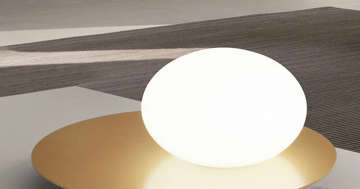 Lampada da Terra in Alluminio, Metallo e Luce in Vetro Bianco - Luma