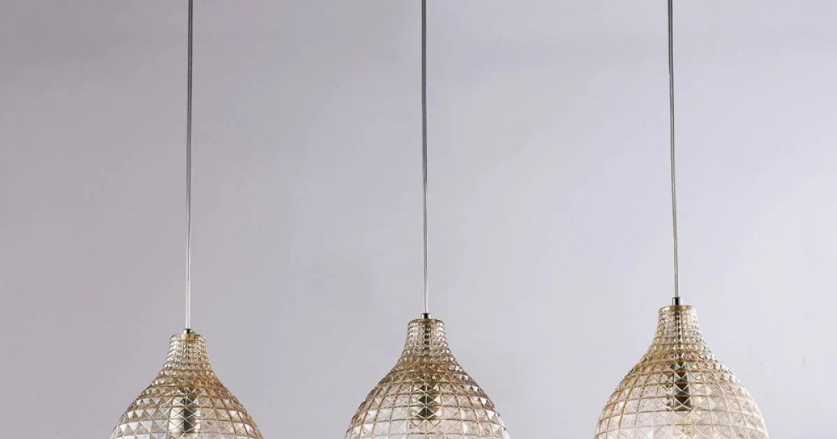 Lampada Elegante in Vetro e Metallo Made in Italy per Interni Raffinati - Atlas