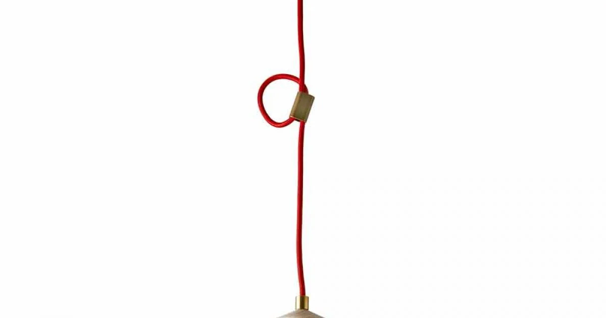 Lampada in legno di faggio e ceramica sospesa fatta in Italia Asia