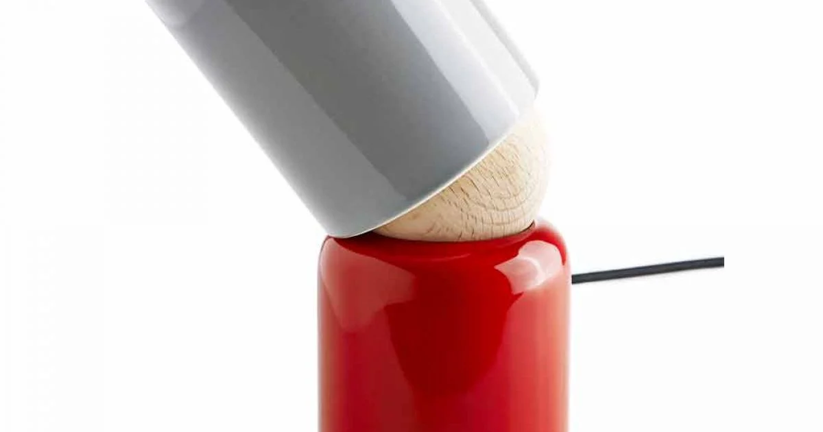 Lampada moderna da tavolo ceramica e legno di faggio made Italy Asia