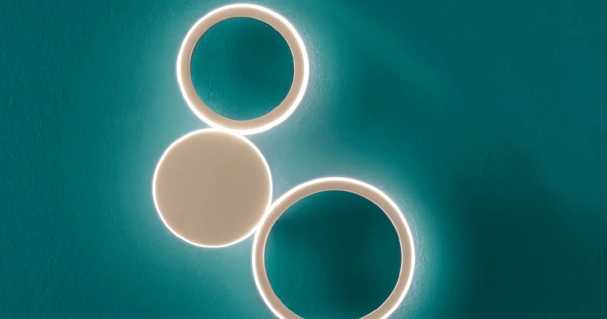 Lampada Parete LED Moderna con Struttura in Metallo Verniciato Oro - Punto