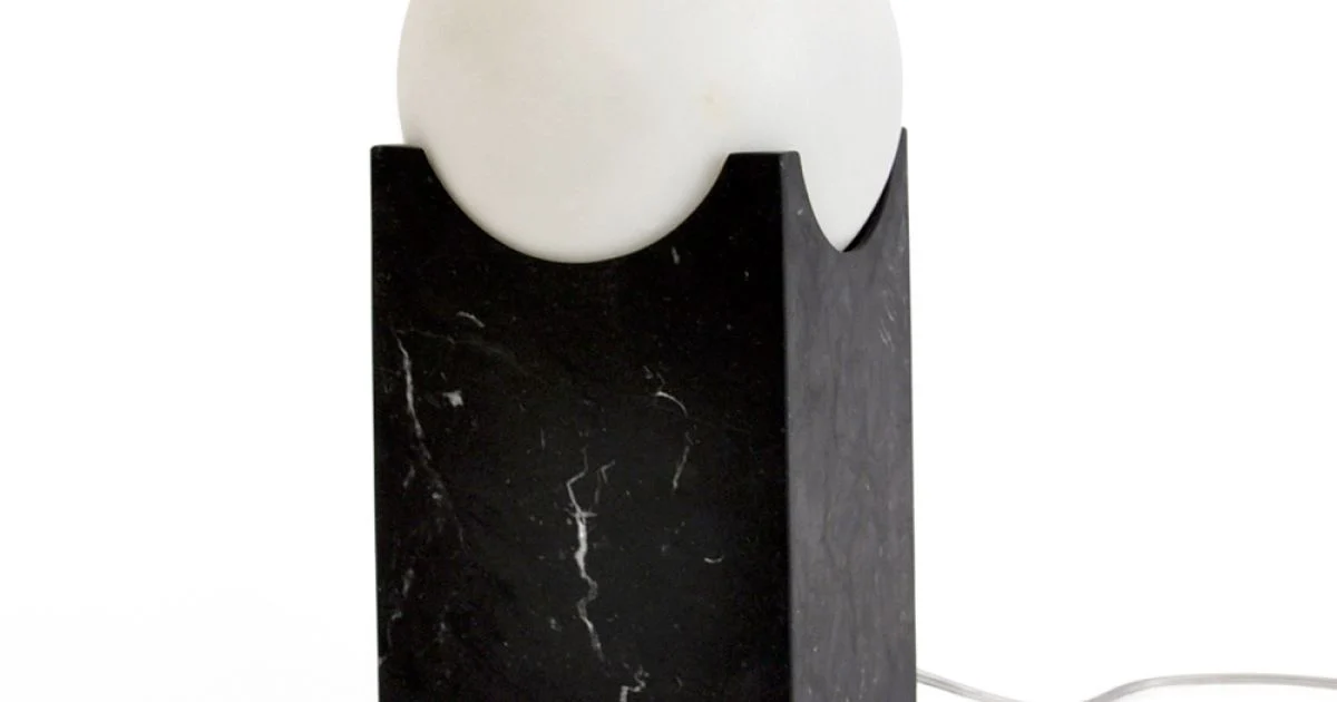 Lampada Rettangolare con Sfera Bianca e Base in Marmo Made in Italy - Koshi