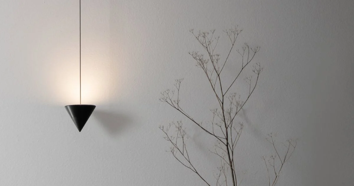 Lampada Sospesa a Filo in Alluminio Nero e Cono Grande di Design - Mercado