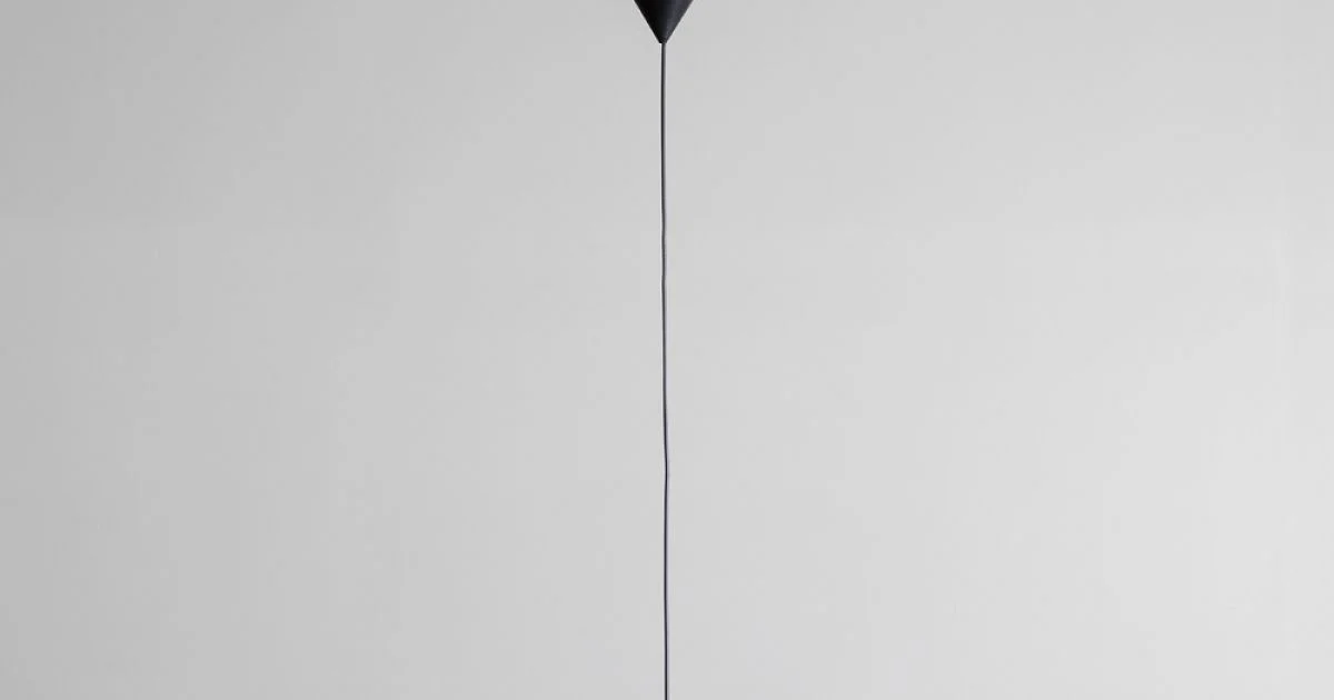 Lampada Sospesa a Filo in Alluminio Nero e Doppio Cono di Design - Mercado