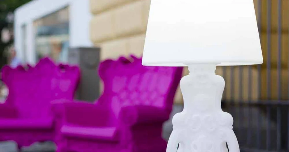 Lampada tavolo Slide Lady of Love di design luminosa made in Italy