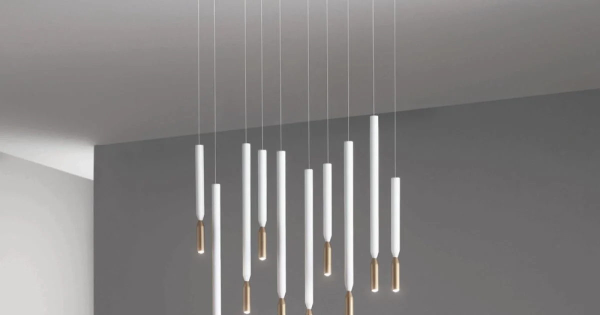 Lampadario con 10 Luci LED in Metallo Verniciato e Cavi Regolabili - Larice