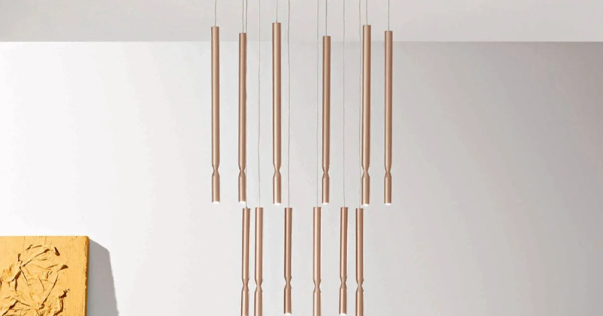 Lampadario con 12 Luci LED in Metallo Verniciato e Cavi Regolabili - Larice