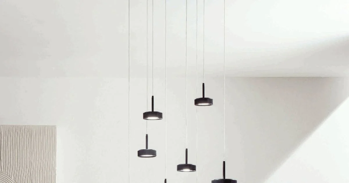 Lampadario con Base Rotonda in Metallo Verniciato Color Nero e Luce LED - Carpino