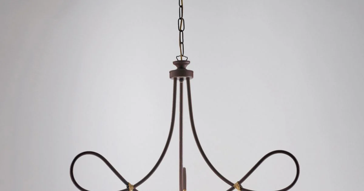 Lampadario in metallo e ceramica per valorizzare gli interni – Eclisse