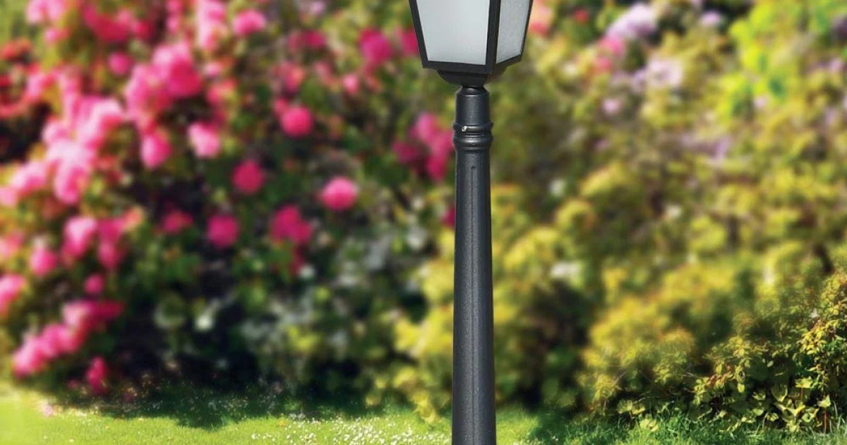 Lampione Alto 116 cm da Giardino in Alluminio Antracite e Vetro Sabbiato - Elric