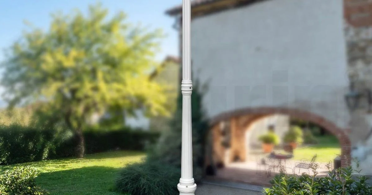 Lampione Alto 208 cm in Acrilico e Alluminio Bianco Made in Italy - Trovabianco