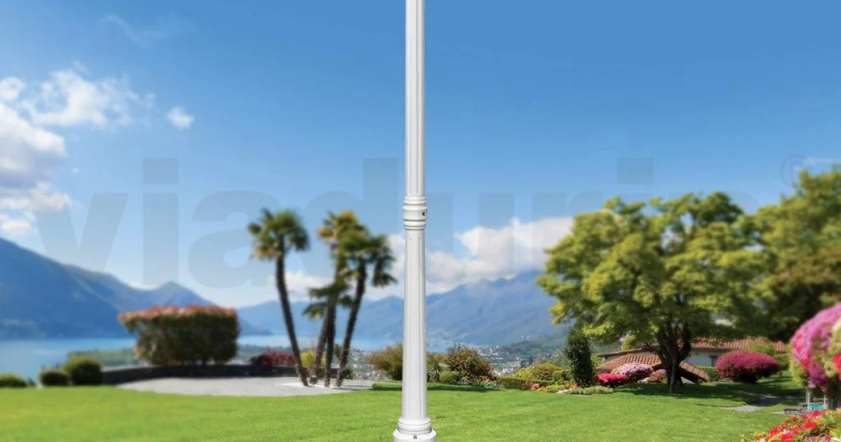 Lampione Alto 212 cm in Acrilico e Alluminio Bianco Made in Italy - Trovabianco