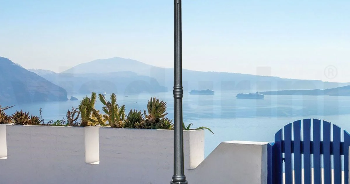 Lampione Alto 214 cm da Giardino in Alluminio Antracite e Vetro Sabbiato - Elric