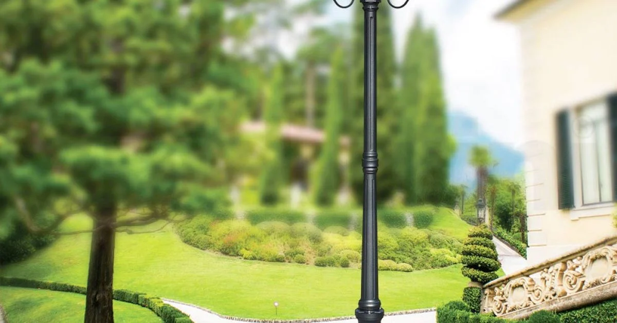 Lampione Alto 219 cm da Giardino in Alluminio Antracite e Vetro Sabbiato - Elric