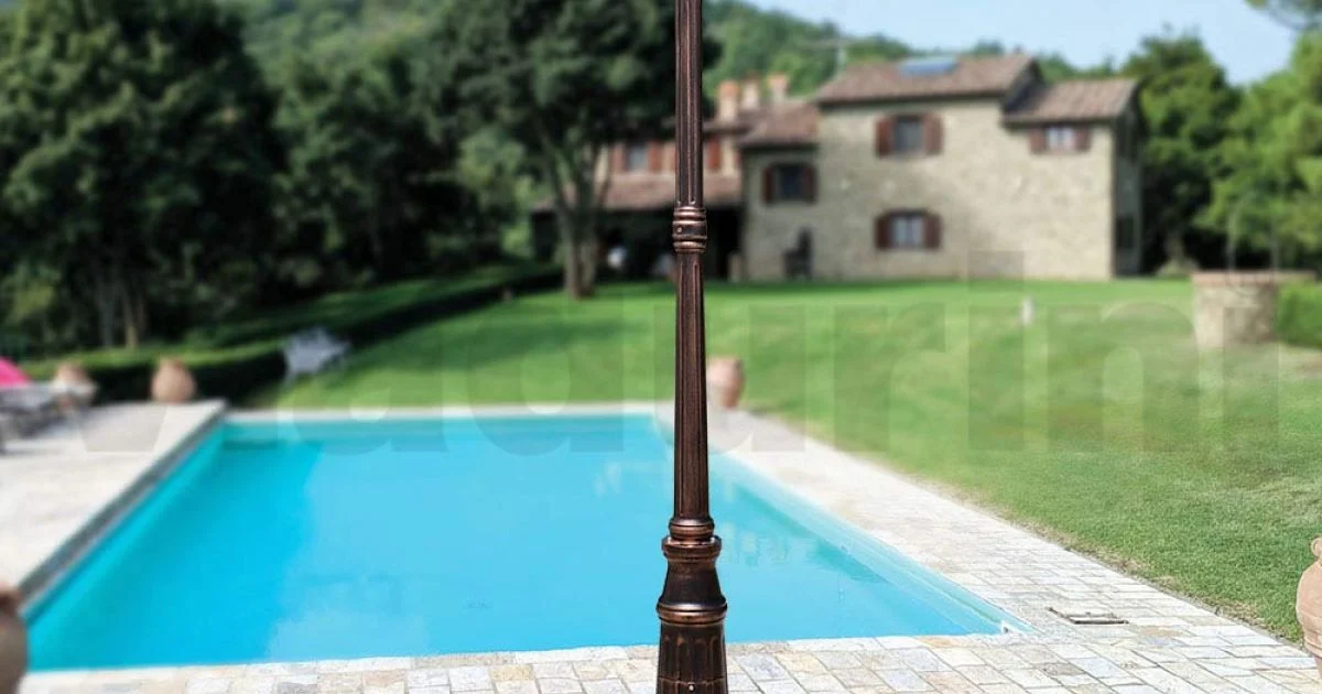 Lampione Alto 230 cm in Acrilico e Alluminio Nero Made in Italy - Trovanero
