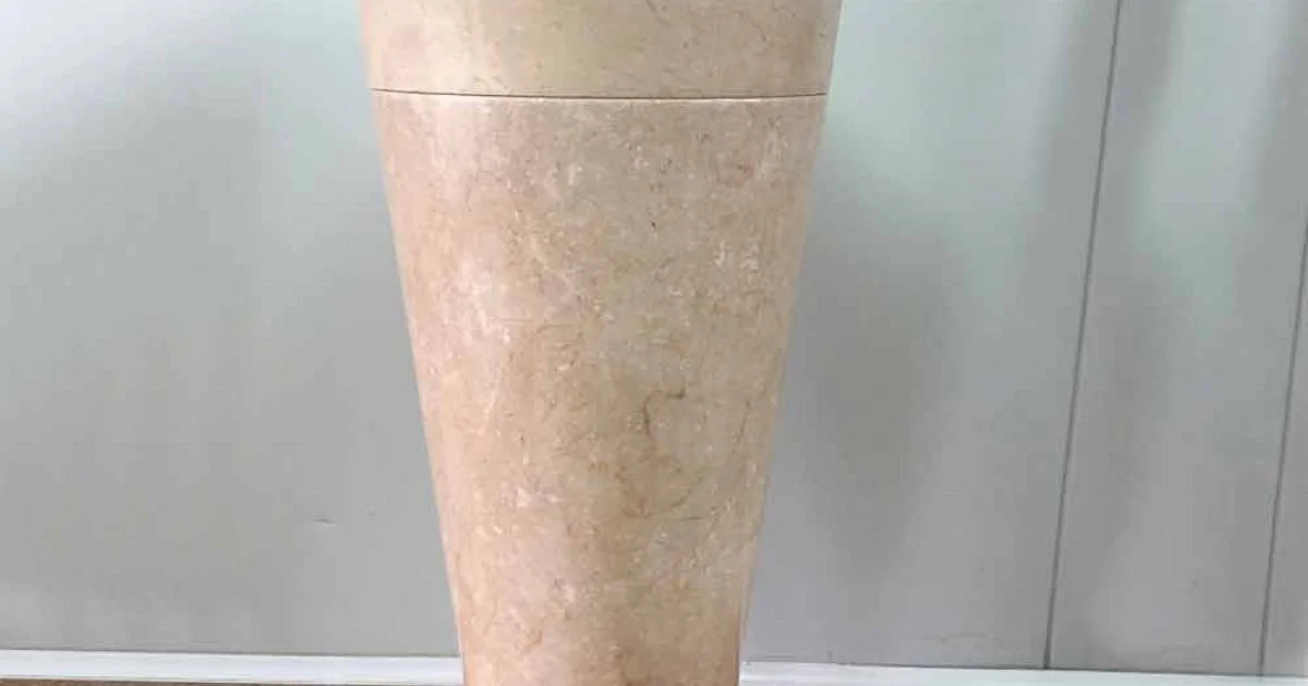 Lavabo a colonna conico bianco lucido Igor, fatto a mano, di design