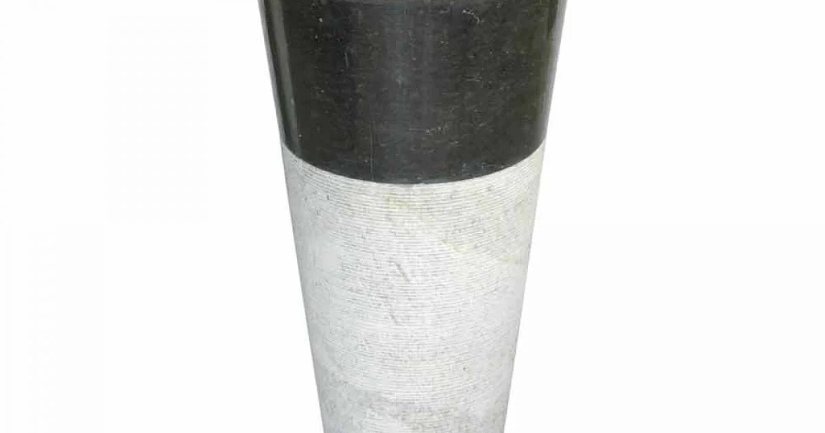 Lavabo a Colonna Conico in Pietra Naturale Nera Raja, design e funzionalità