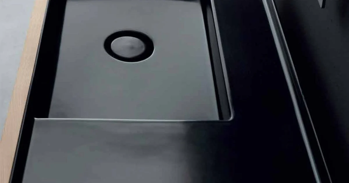 Lavabo da appoggio moderno in ceramica nera made in Italy