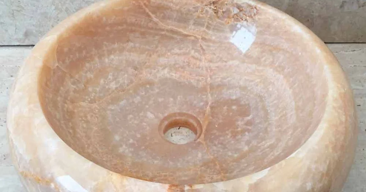 Lavabo da appoggio pezzo unico in pietra onice Arlie, fatto a mano